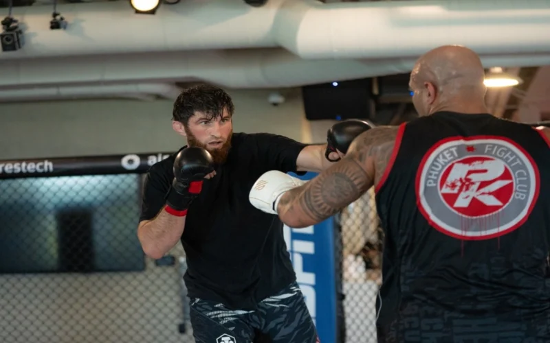 الإمارات قبلة رياضيين عالميين في UFC.. أبرزهم هنا